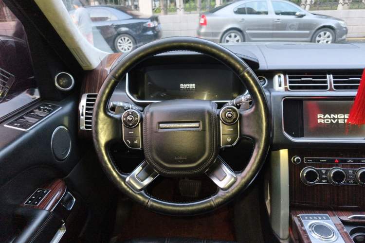 Used Land Rover Range 2013 NA 5.0 V8 Vogue SE Steering Wheel