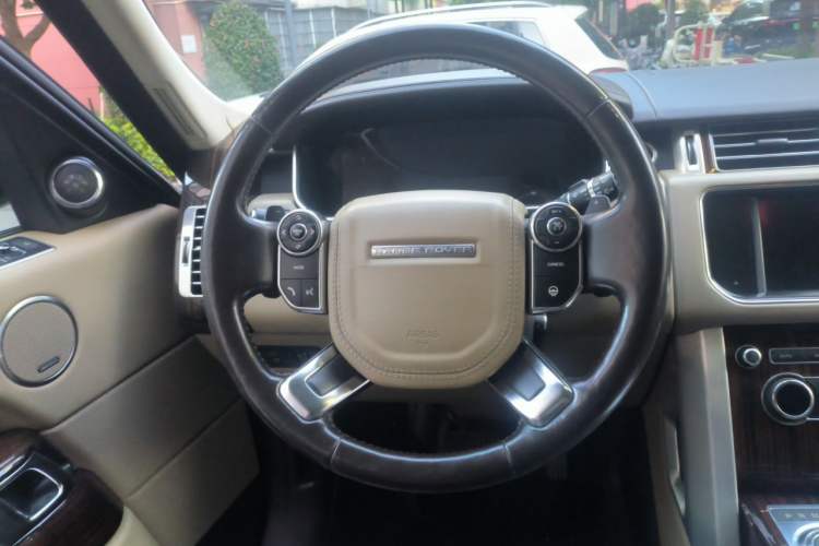 Used Land Rover Range 2013 3.0 TDV6 Vogue Steering Wheel