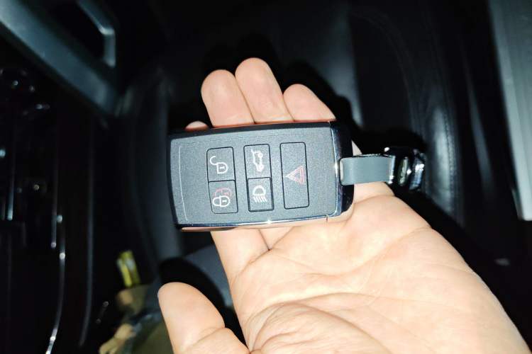Used Land Rover Range 2013 5.0 SC V8 Vogue SE Vehicle Key