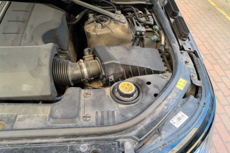 Used Land Rover Range  Engine Bay Left