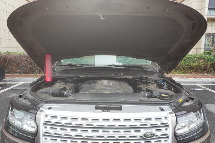 Used Land Rover Range 2013 3.0 TDV6 Vogue Engine Bay