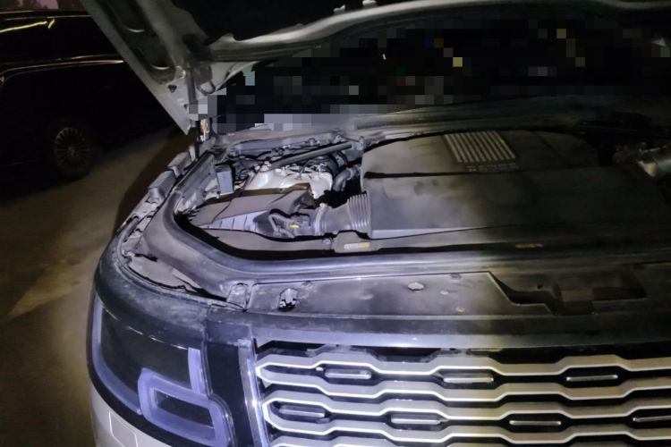 Used Land Rover Range 2013 NA 5.0 V8 Vogue SE Engine Bay Right
