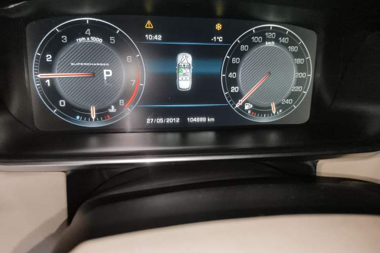 Used Land Rover Range 2013 NA 5.0 V8 Vogue SE Odometer Close Up