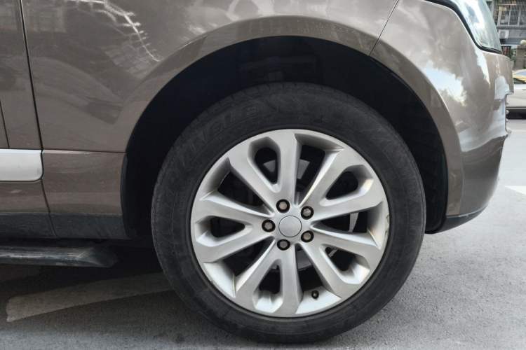 Used Land Rover Range 2013 3.0 TDV6 Vogue Right Front Wheel Hub