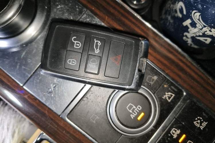 Used Land Rover Range 2013 NA 5.0 V8 Vogue SE Vehicle Key