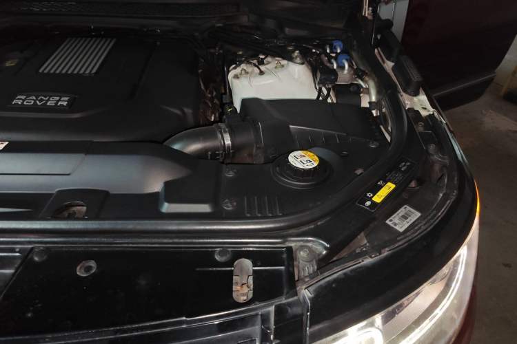 Used Land Rover Range 2013 3.0 TDV6 Vogue Engine Bay Left