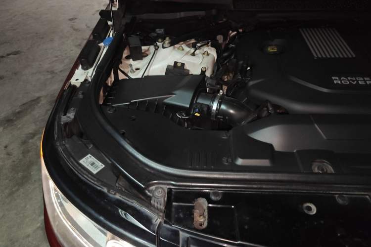 Used Land Rover Range 2013 3.0 TDV6 Vogue Engine Bay Right