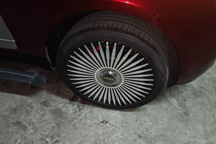 Used Land Rover Range 2013 3.0 TDV6 Vogue Right Front Wheel Hub