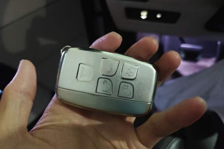 Used Land Rover Range 2013 3.0 TDV6 Vogue Vehicle Key