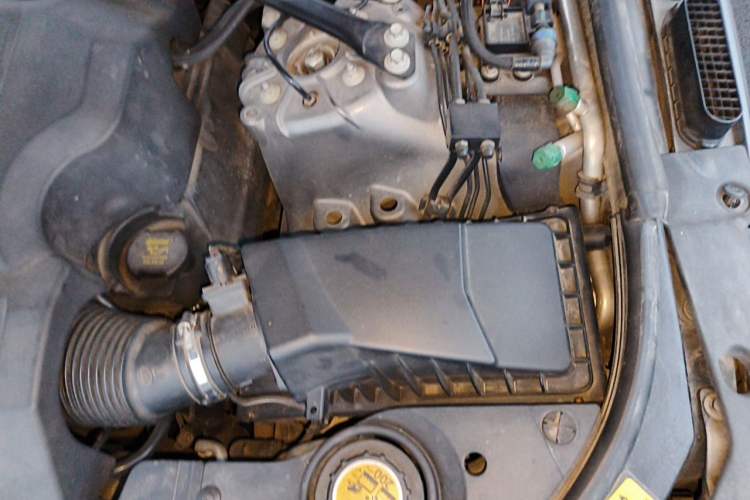 Used Land Rover Range  Engine Bay Left