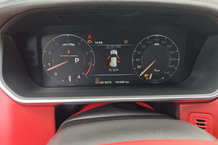 Used Land Rover Range  Odometer Close Up