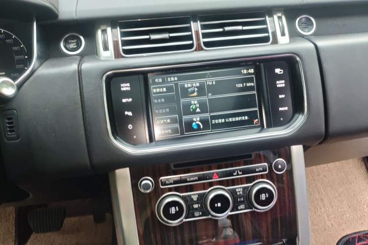 Used Land Rover Range 2013 3.0 TDV6 Vogue Audio And AC Panel