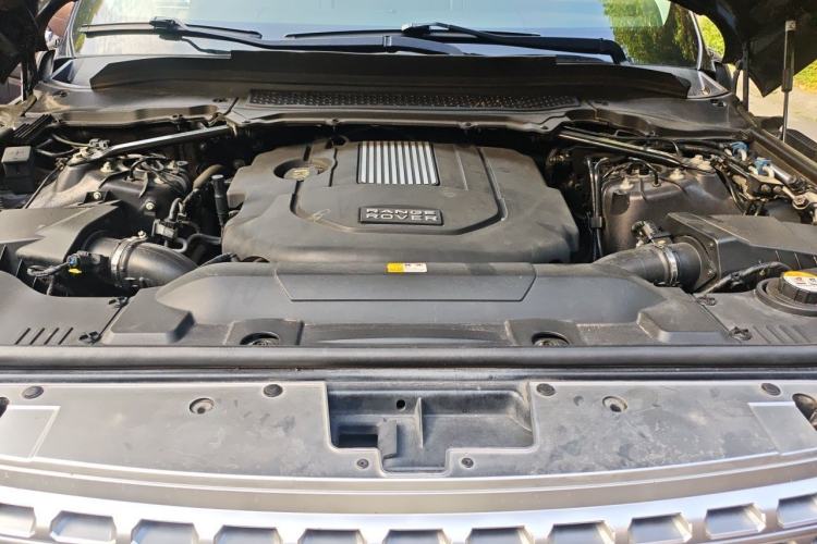Used Land Rover Range 2013 3.0 TDV6 Vogue Engine Bay