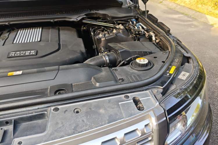 Used Land Rover Range 2013 3.0 TDV6 Vogue Engine Bay Left