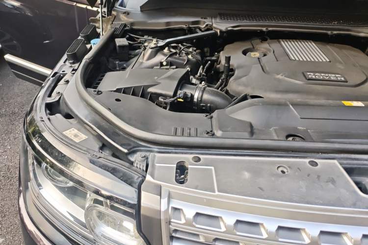 Used Land Rover Range 2013 3.0 TDV6 Vogue Engine Bay Right