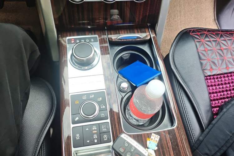 Used Land Rover Range 2013 3.0 TDV6 Vogue Gear Lever