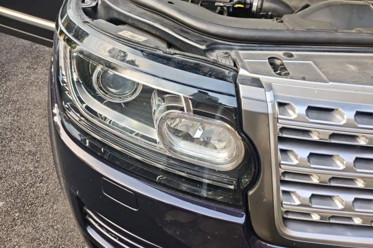 Used Land Rover Range 2013 3.0 TDV6 Vogue Right Front Headlight