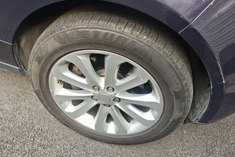 Used Land Rover Range 2013 3.0 TDV6 Vogue Right Front Wheel Hub