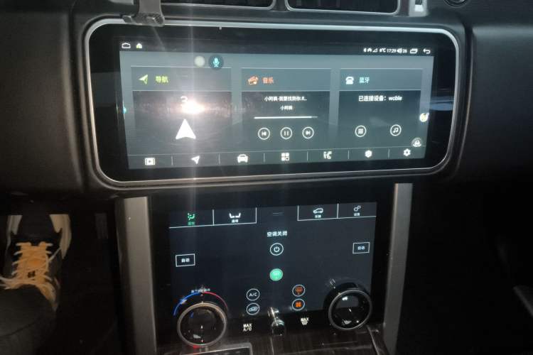 Used Land Rover Range 2013 3.0 TDV6 Vogue Audio And AC Panel