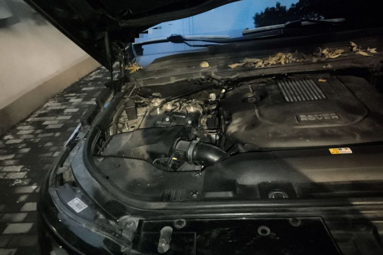 Used Land Rover Range 2013 3.0 TDV6 Vogue Engine Bay Right