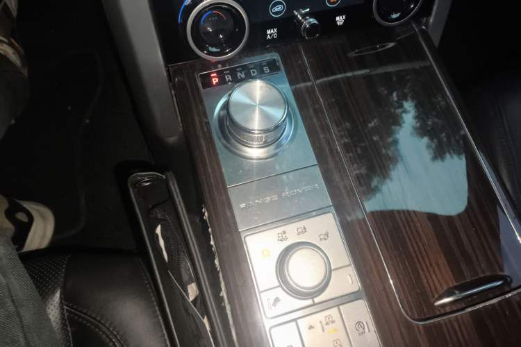 Used Land Rover Range 2013 3.0 TDV6 Vogue Gear Lever