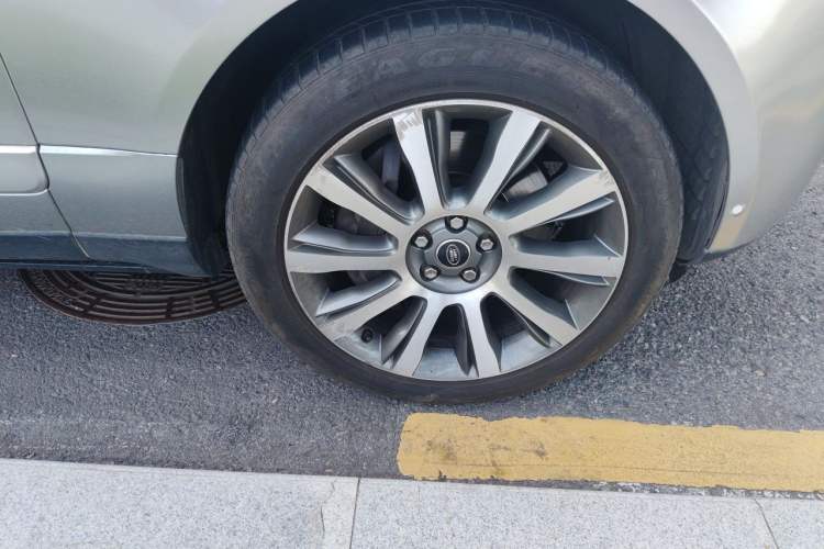 Used Land Rover Range  Right Front Wheel Hub