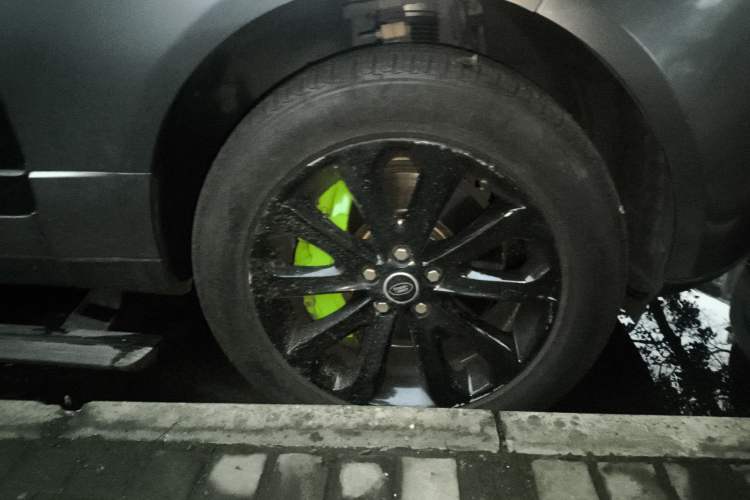 Used Land Rover Range 2013 3.0 TDV6 Vogue Right Front Wheel Hub