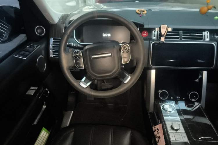 Used Land Rover Range 2013 3.0 TDV6 Vogue Steering Wheel