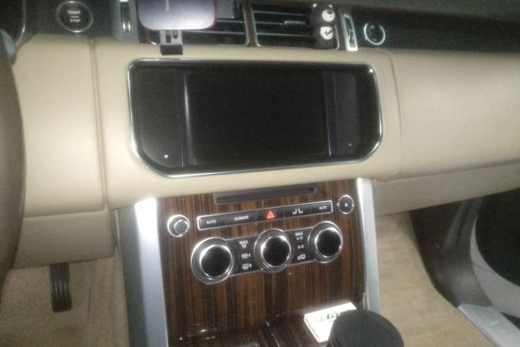 Used Land Rover Range 2013 3.0 TDV6 Vogue Audio And AC Panel