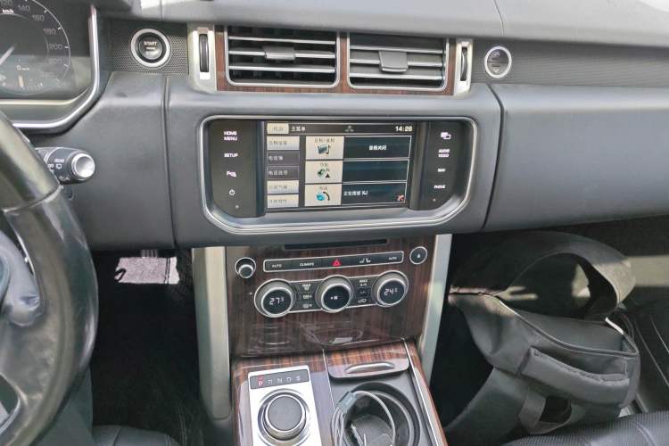Used Land Rover Range 2013 3.0 TDV6 Vogue Audio And AC Panel