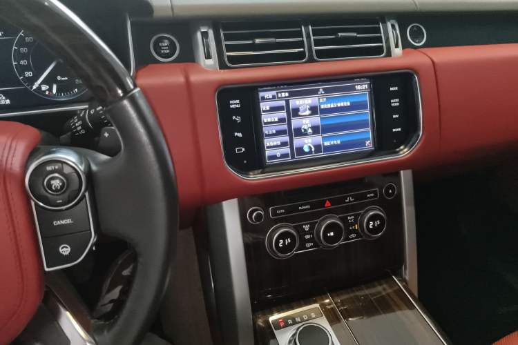 Used Land Rover Range 2013 3.0 TDV6 Vogue Audio And AC Panel