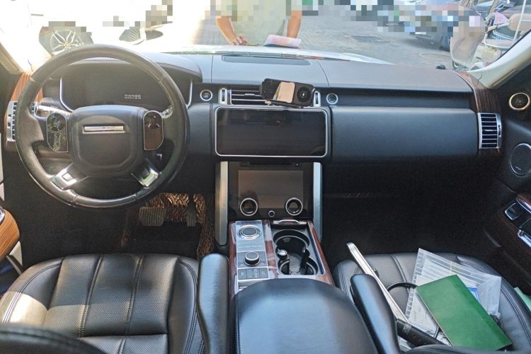 Used Land Rover Range 2013 NA 5.0 V8 Vogue Center Console