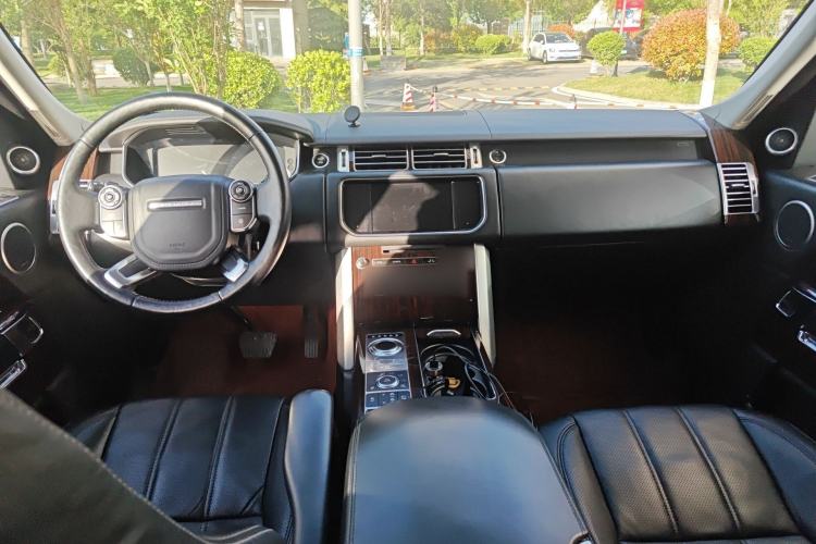 Used Land Rover Range 2013 5.0 SC V8 Vogue SE Center Console