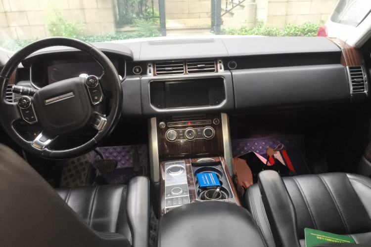 Used Land Rover Range 2013 3.0 TDV6 Vogue Center Console