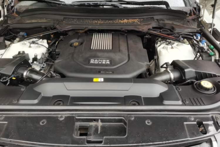 Used Land Rover Range 2013 3.0 TDV6 Vogue Engine Bay