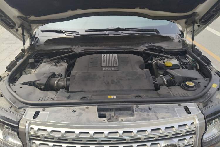 Used Land Rover Range 2013 5.0 SC V8 AB Prestige Genesis Edition Engine Bay