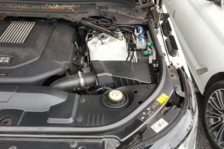Used Land Rover Range 2013 3.0 TDV6 Vogue Engine Bay Left