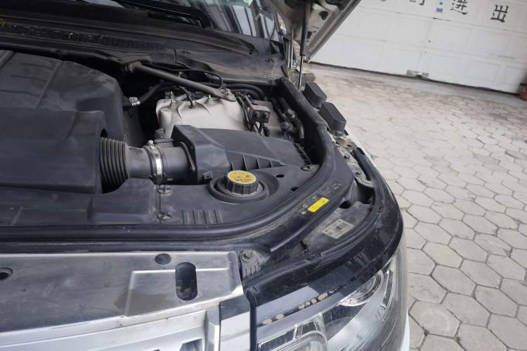Used Land Rover Range  Engine Bay Left