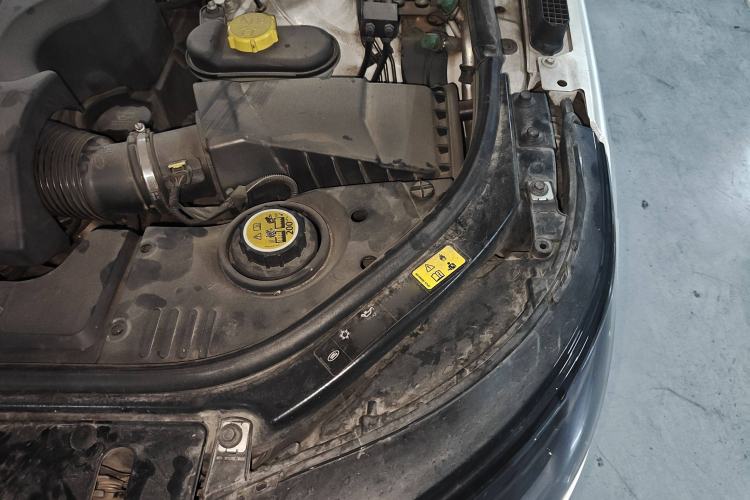 Used Land Rover Range 2013 5.0 SC V8 Vogue SE Engine Bay Left