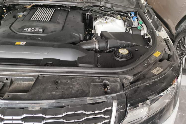 Used Land Rover Range 2013 3.0 TDV6 Vogue Engine Bay Left