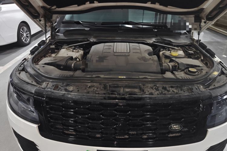Used Land Rover Range 2013 5.0 SC V8 Vogue SE Engine Bay