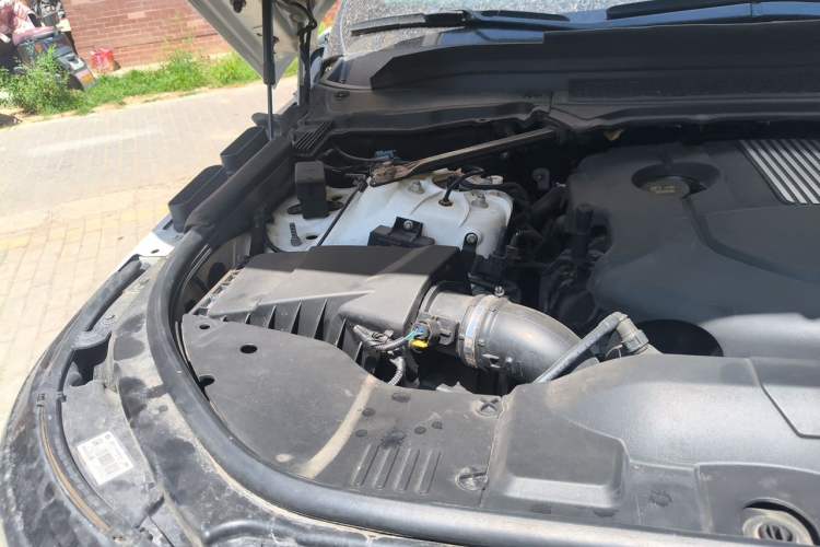 Used Land Rover Range 2013 3.0 TDV6 Vogue Engine Bay Right