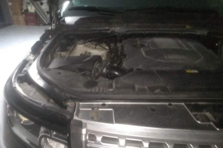 Used Land Rover Range 2013 3.0 TDV6 Vogue Engine Bay Right
