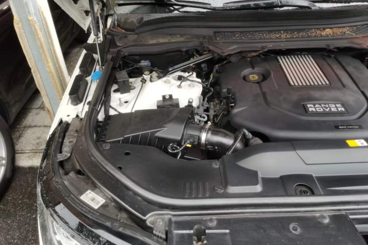 Used Land Rover Range 2013 3.0 TDV6 Vogue Engine Bay Right
