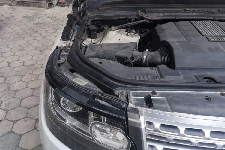 Used Land Rover Range  Engine Bay Right