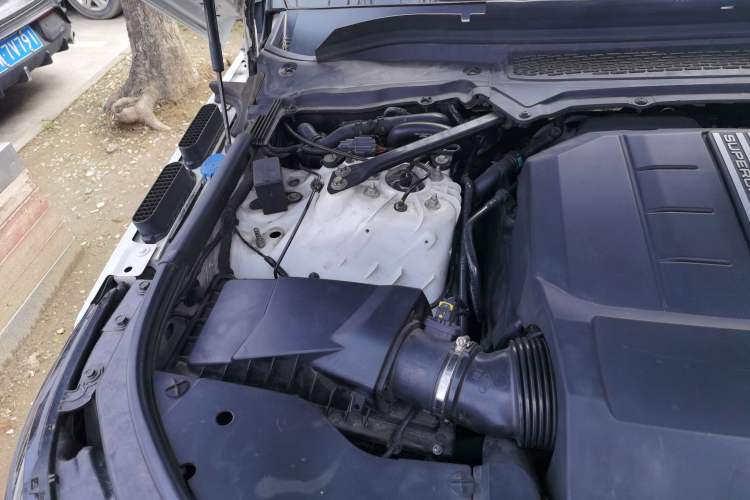 Used Land Rover Range 2013 5.0 SC V8 AB Prestige Genesis Edition Engine Bay Right