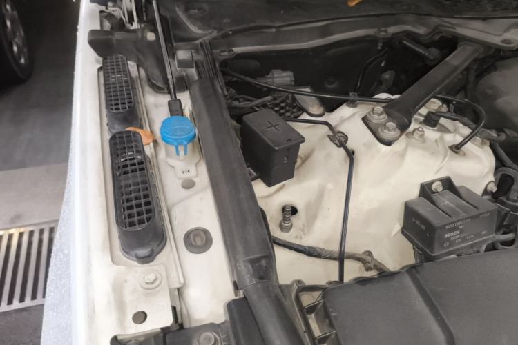 Used Land Rover Range 2013 3.0 TDV6 Vogue Engine Bay Right