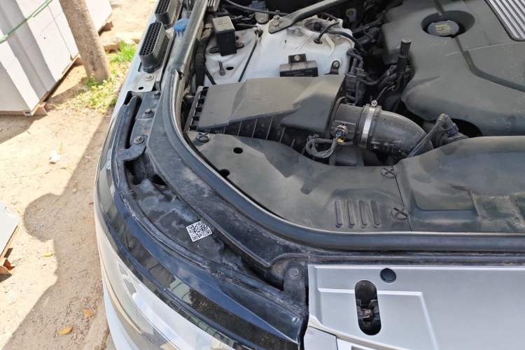 Used Land Rover Range 2013 3.0 TDV6 Vogue Engine Bay Right