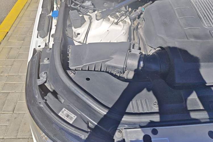 Used Land Rover Range  Engine Bay Right