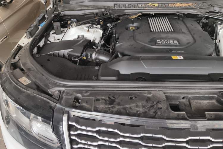Used Land Rover Range 2013 3.0 TDV6 Vogue Engine Bay Right